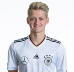 https://img.833zhibooq.com.cn/img/football/player/885db6bd0e1c1a3a3534f1c140cba769.jpg